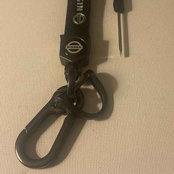 Nissan Logo Key Fob Keychain in Black Leather NWT - Picture 2 of 5